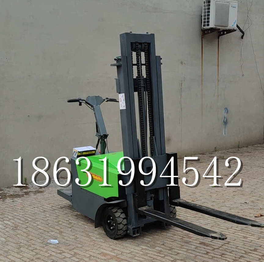 二连浩特市优程全电动叉车插腿式堆高车液压装卸车1.5吨升高小型站驾式铲车